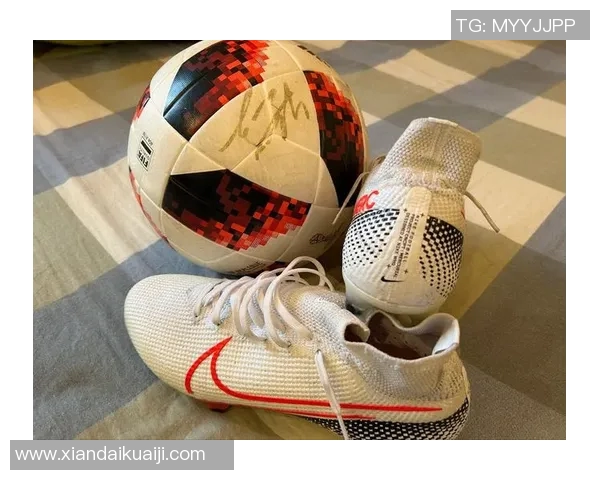 足球明星亲自洗鞋的精彩瞬间大揭秘，展现他们不为人知的一面